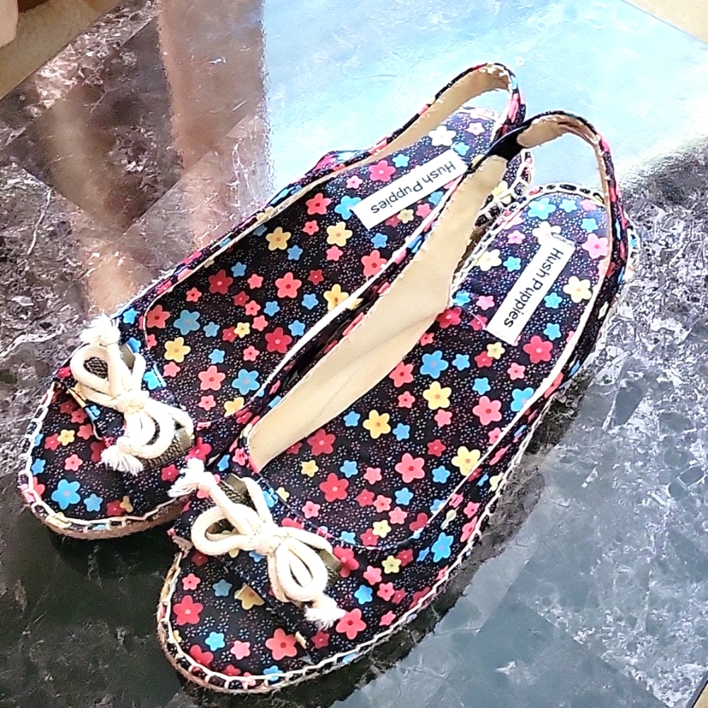 Hush Puppies Floral Wedge Size 6.5M